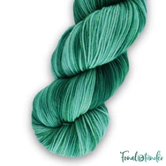 Simy's Hope DK 06 - green hand-dyed merino wool yarn - kézzel festett zöld gyapjú fonal