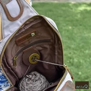 Della Q Mini Messenger Bag - Light Pink - Fonaltartó Válltáska - Világos Rózsaszín