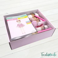 Cynthia Baba - horgolásminta + fonal csomag - Cynthia Doll - crochet diy kit