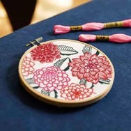 DMC - Dahlias - embroidery kit - Dália virágcsokor - hímző készlet