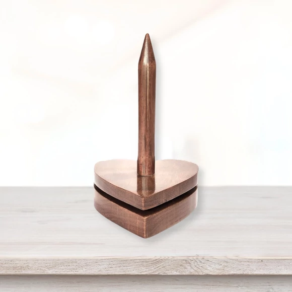 Szív alakú forgó fa fonaladagoló / Wooden rotating yarn holder spinner - Fonaltündér