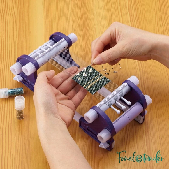 Clover Beading Loom - gyöngyszövő készlet - medál, fülbevaló, karkötő készítéséhez 