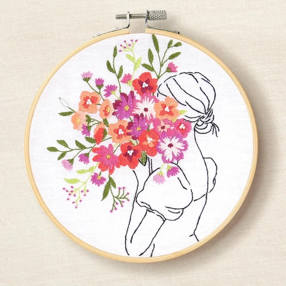 DMC Floral embrace - embroidery kit - virágcsokor - hímző készlet