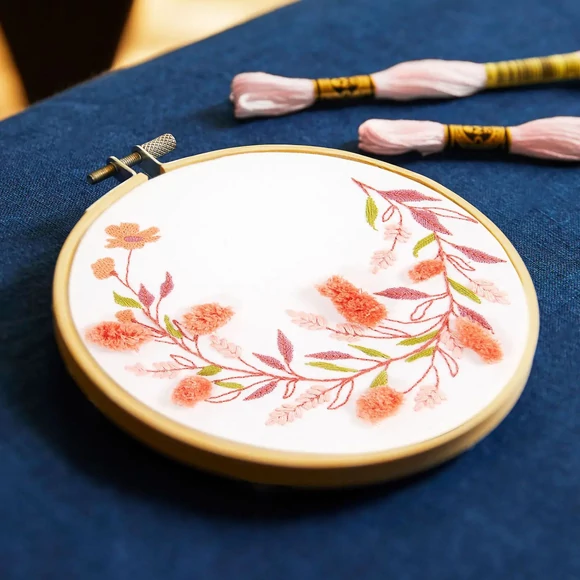 DMC - Country Fair- embroidery kit - Virágkoszorú - hímző készlet