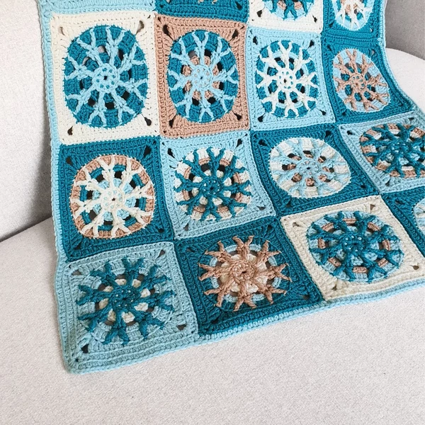 Snowflake Blanket - Granny Square Pattern