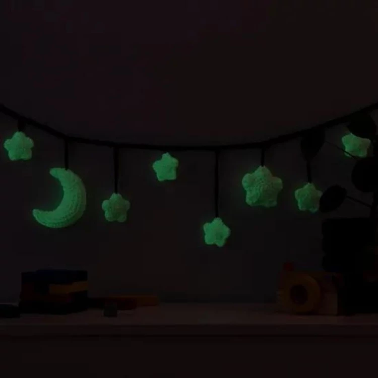 Scheepjes Glow Up - 1001 Luminescent White yarn - sötétben világító fonal - fehér-zöld