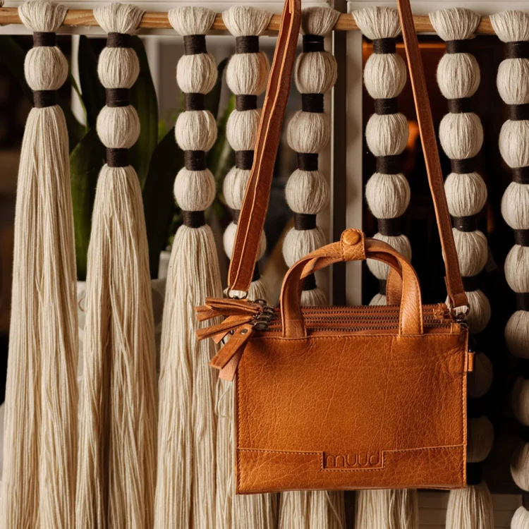 MUUD Dac Bag - kézzel varrt eredeti bőr válltáska apró dolgokhoz