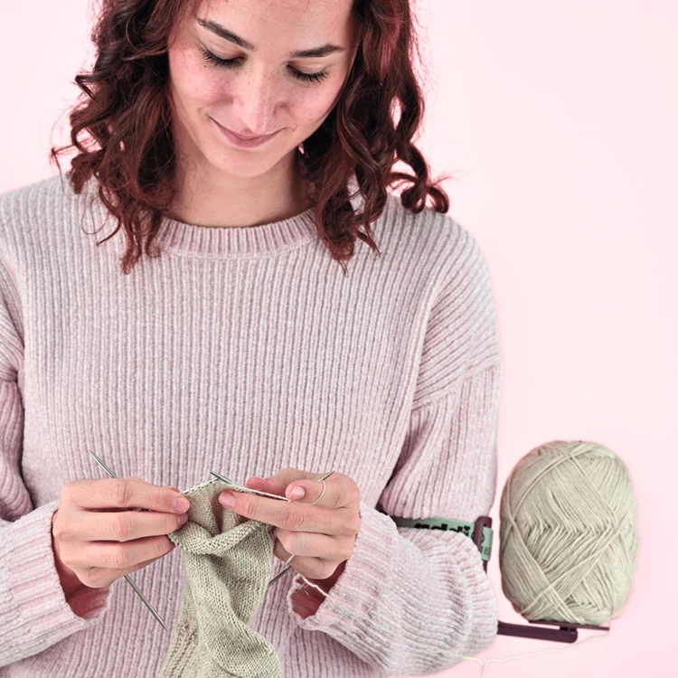 Addi YarnArm - yarn holder - karon hordható fonaltartó - lila