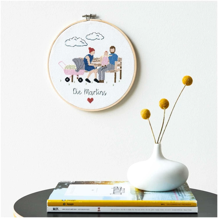 Rico Figurico - Young Family- embroidery kit - Fiatal család keresztszemes hímzéscsomag